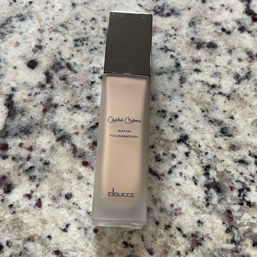 Doucce Caché Crème Satin Foundation Color: NL1 (Neutral Undertone Light)